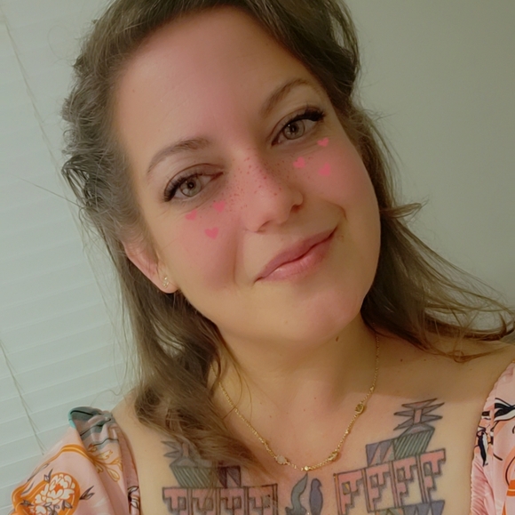 Meet your Posher, Sara - Picture 2 of 3